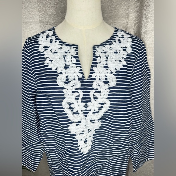 NEW Talbots 100% Linen Stripe Embroidered Floral Tunic Top in Navy Sz Medium - Picture 2 of 10